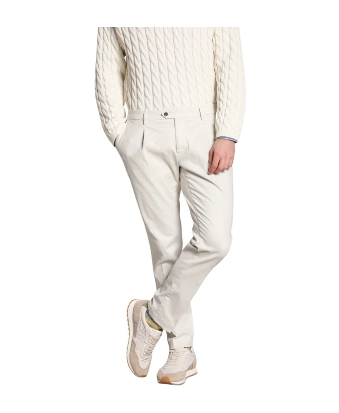 

Брюки-Чиносы из габардина прямого кроя, кремового цвета. Mason'S, белый