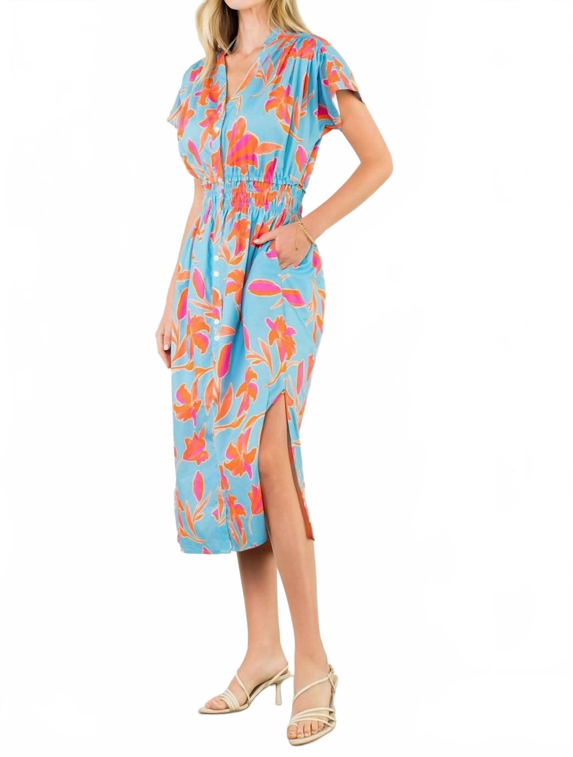 

Свободное платье с присборенной талией и цветочным принтом в светло-голубом цвете THML