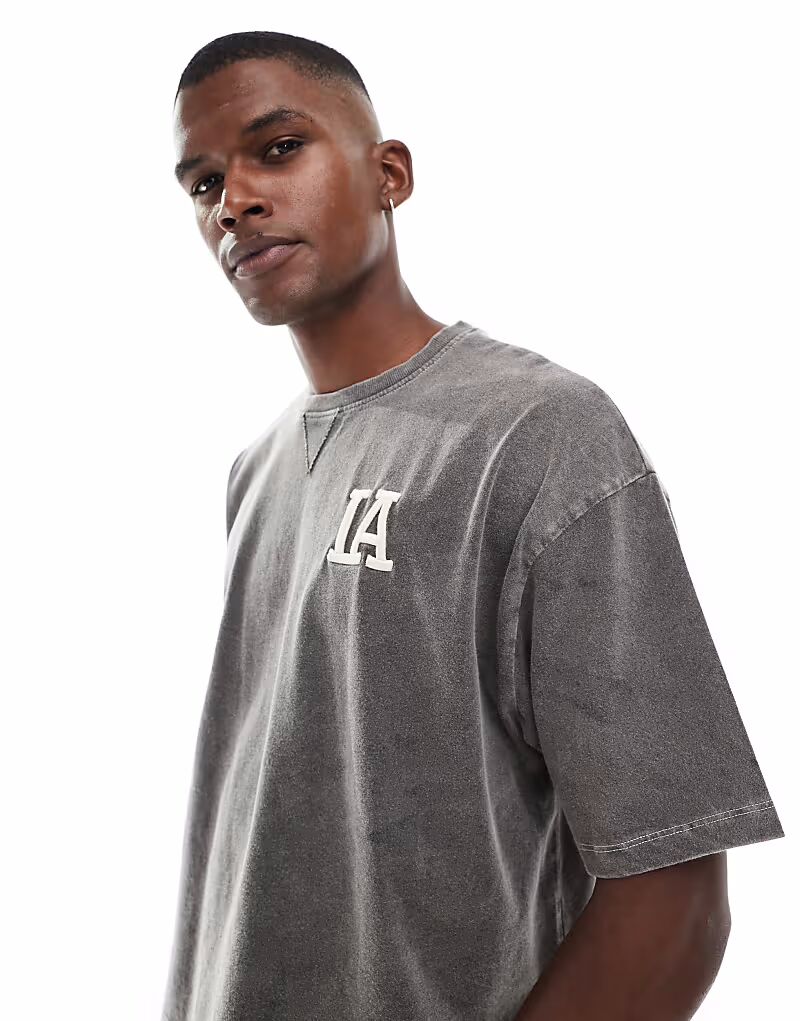 

Футболка свободного кроя ASOS DESIGN с городским принтом черного цвета