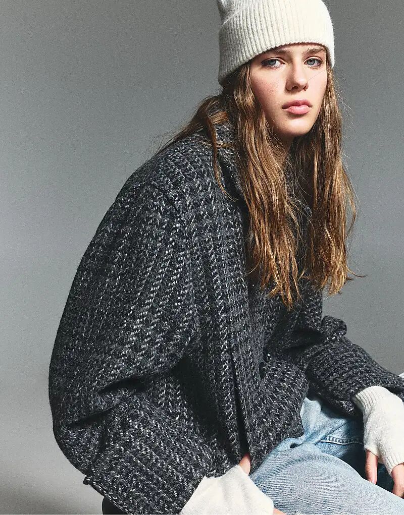 

Вязаная шапочка Pull&Bear бежевого цвета