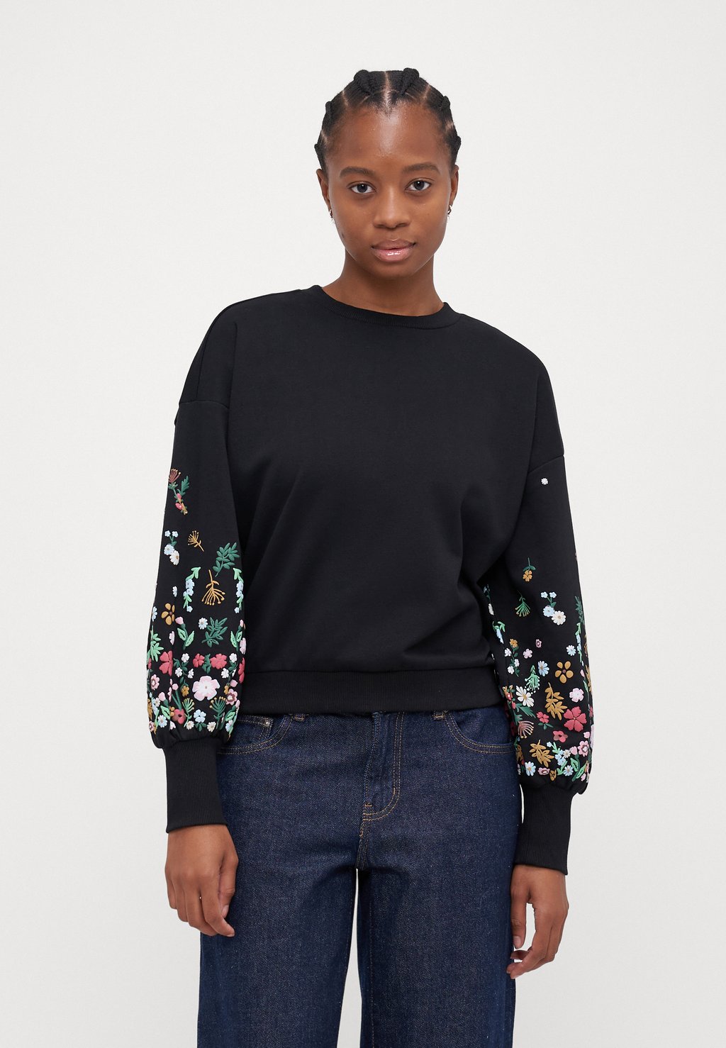 

Толстовка ONLBROOKE O NECK FLOWER ONLY Petite, черный