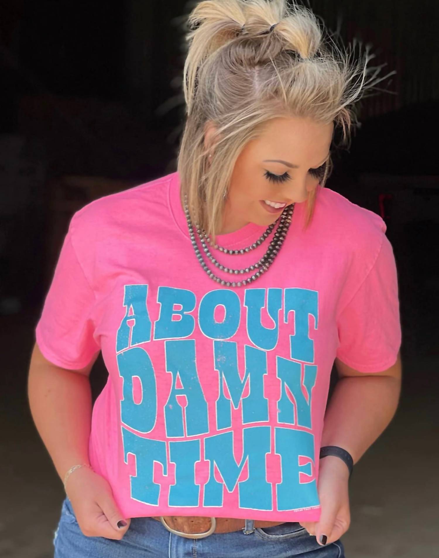 

Футболка Comfort Colors About Damn Time в розовом и бирюзовом цветах Texas True Threads