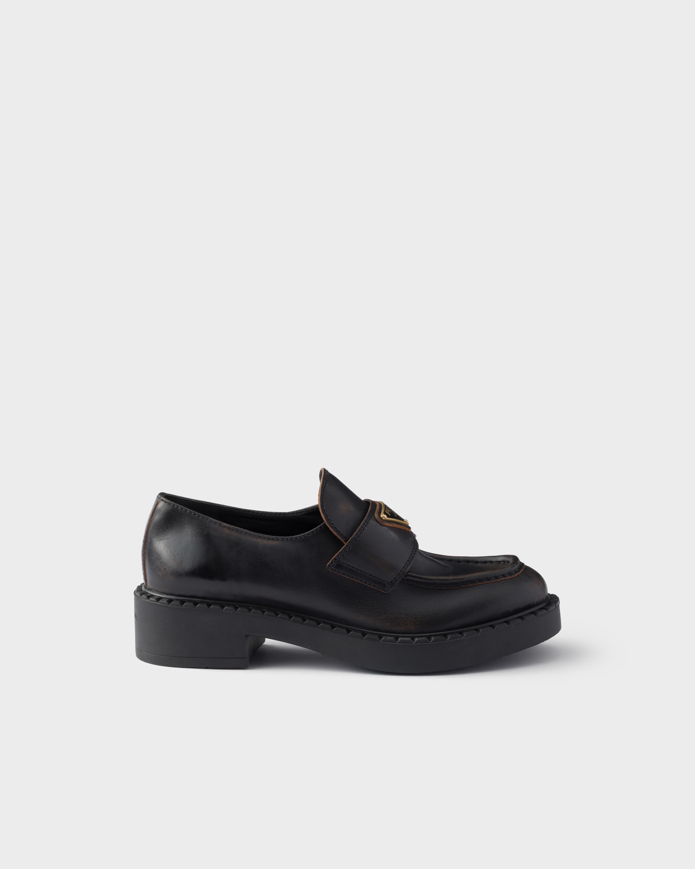 Шоколадные лоферы из состаренной кожи Prada, черный/бежевый — фото 2