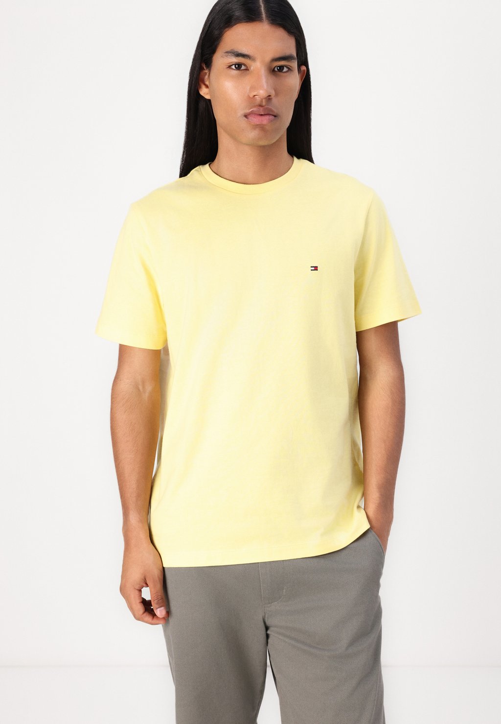Базовая футболка SEASONAL SOLID TEE Tommy Hilfiger, желтый — фото 4