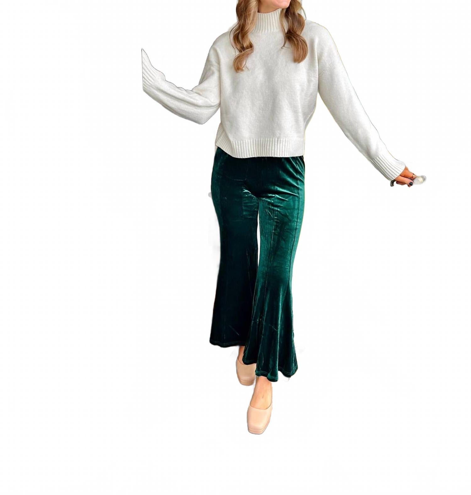 

Зеленые укороченные расклешенные брюки из вельвета Umgee