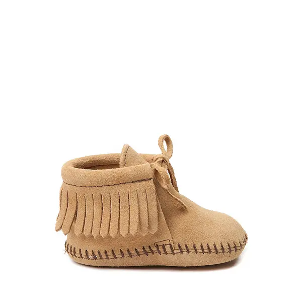 

Ботинки Minnetonka Fringe Bootie, цвет Tan