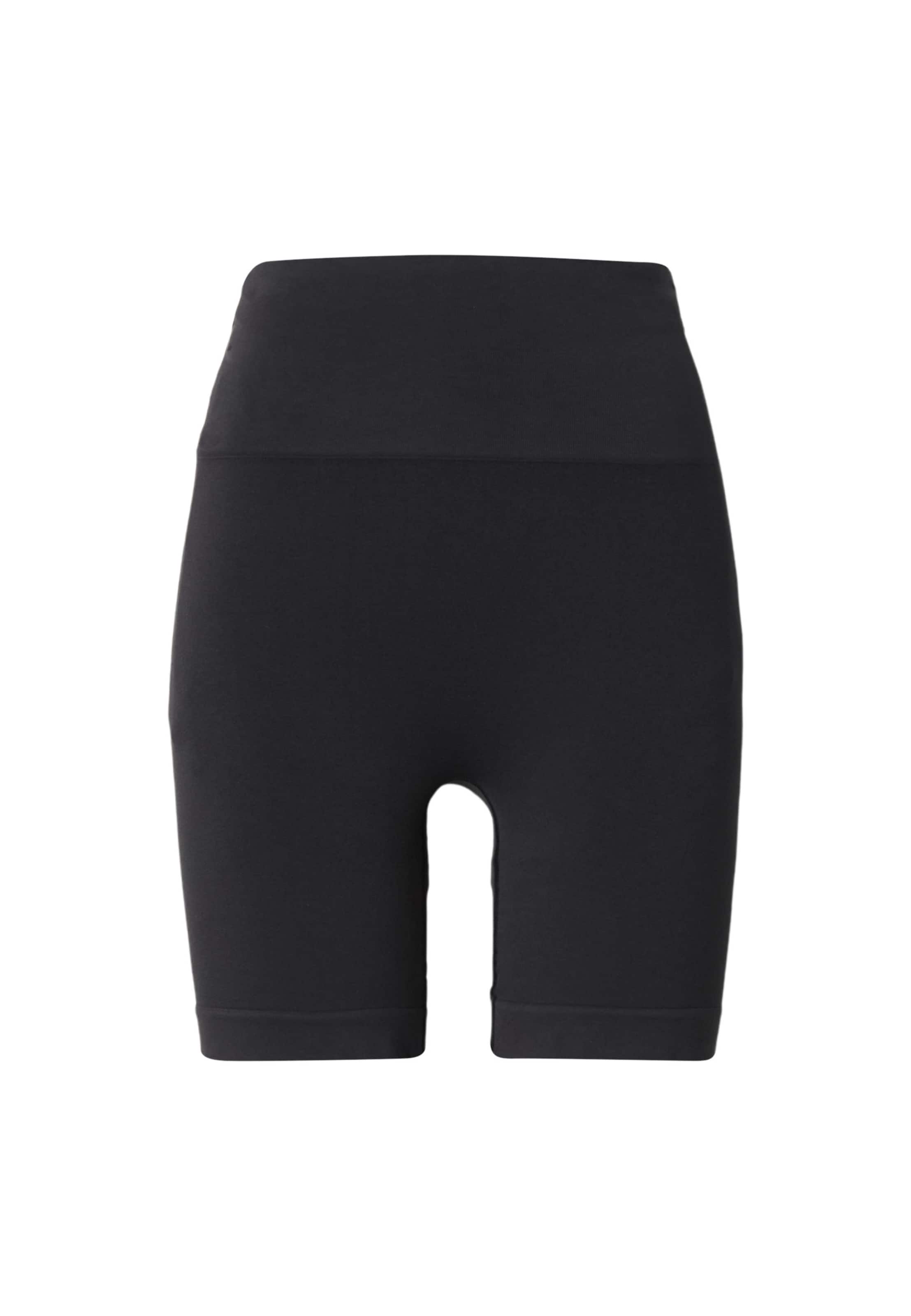 

Lykkeland Atelier Узкие спортивные шорты 'Honest' в черном цвете