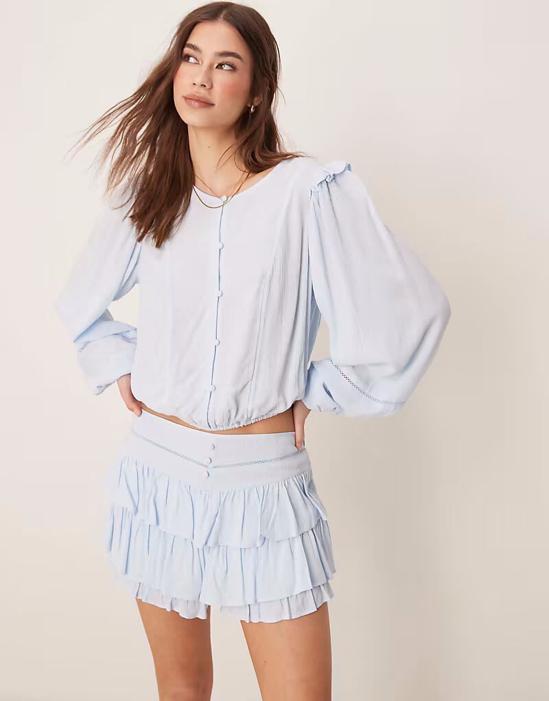 

Топ с оборкой ASOS DESIGN светло-голубого цвета