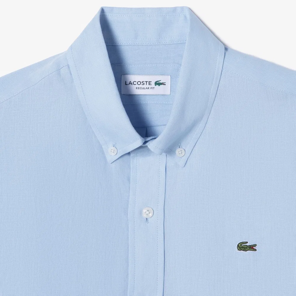 Мужская однотонная льняная рубашка небесно-голубого цвета от Lacoste — фото 2