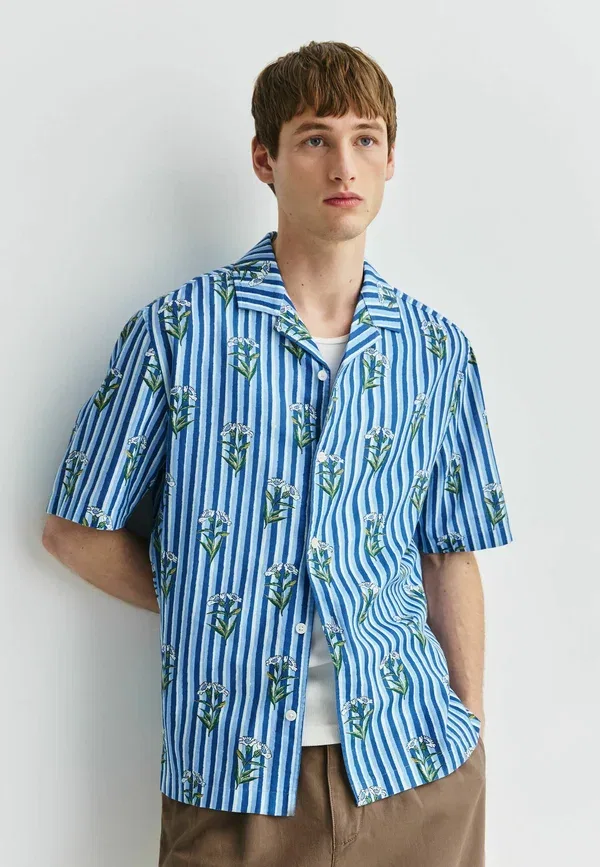 Футболка Next, Regular fit print short sleeve shirt, цвет темно-синий с цветочным узором в полоску