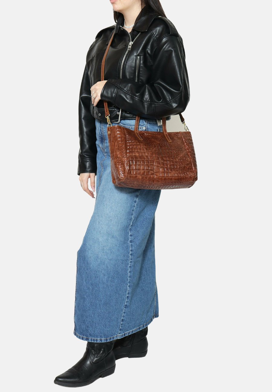 

Сумка Chiara Ferretti SHOULDER , Marmo Scuro/Dark Brown