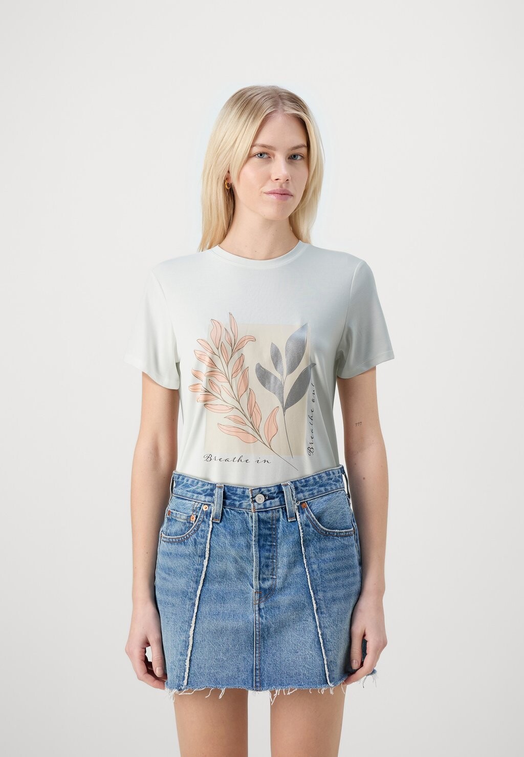 

Принт на футболке ONLFREE LIFE ATELIER ONLY, кремовый
