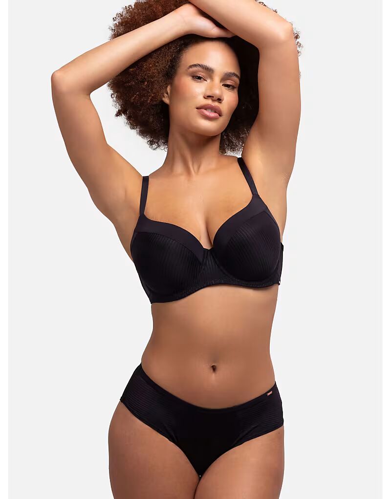 

Легкий бюстгальтер-полуторка Carmen черного цвета с подушечками Dorina