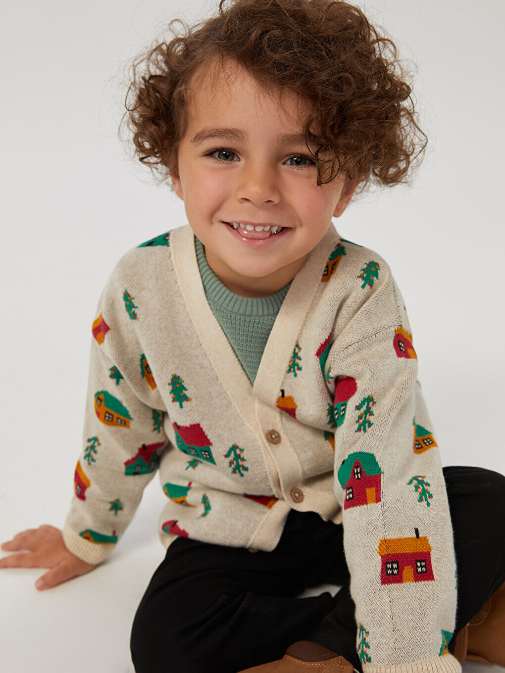 

Трикотажный кардиган для маленьких мальчиков с V-образным вырезом и длинными рукавами LCW baby, бежевый меланж