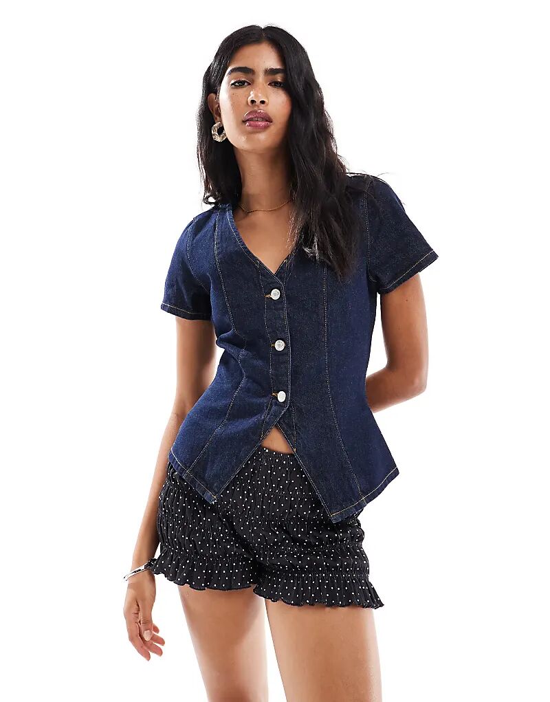 

Джинсовый топ ASOS DESIGN на пуговицах с V-образным вырезом и короткими рукавами, промытый в воде