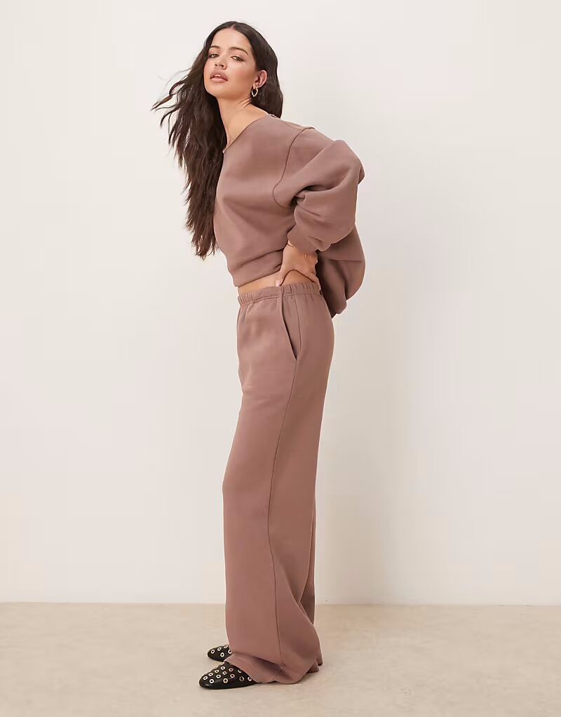 

Прямые джоггеры ASOS DESIGN шоколадно-коричневого цвета - часть комплекта
