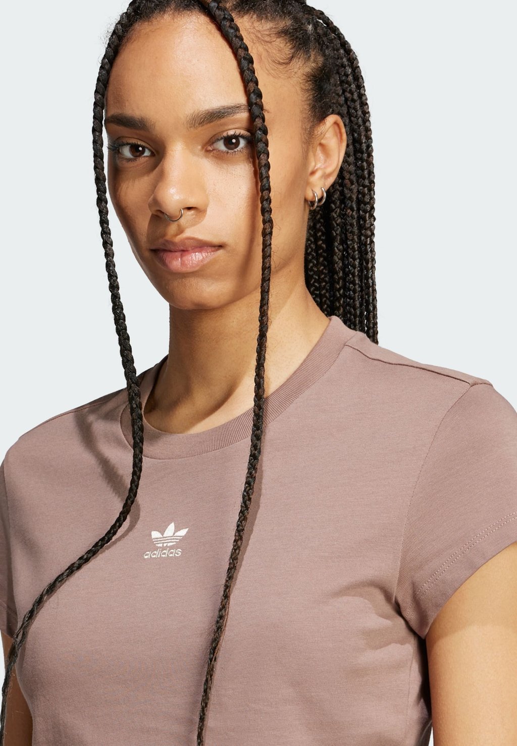 

Базовая футболка ESS adidas Originals, коричневый