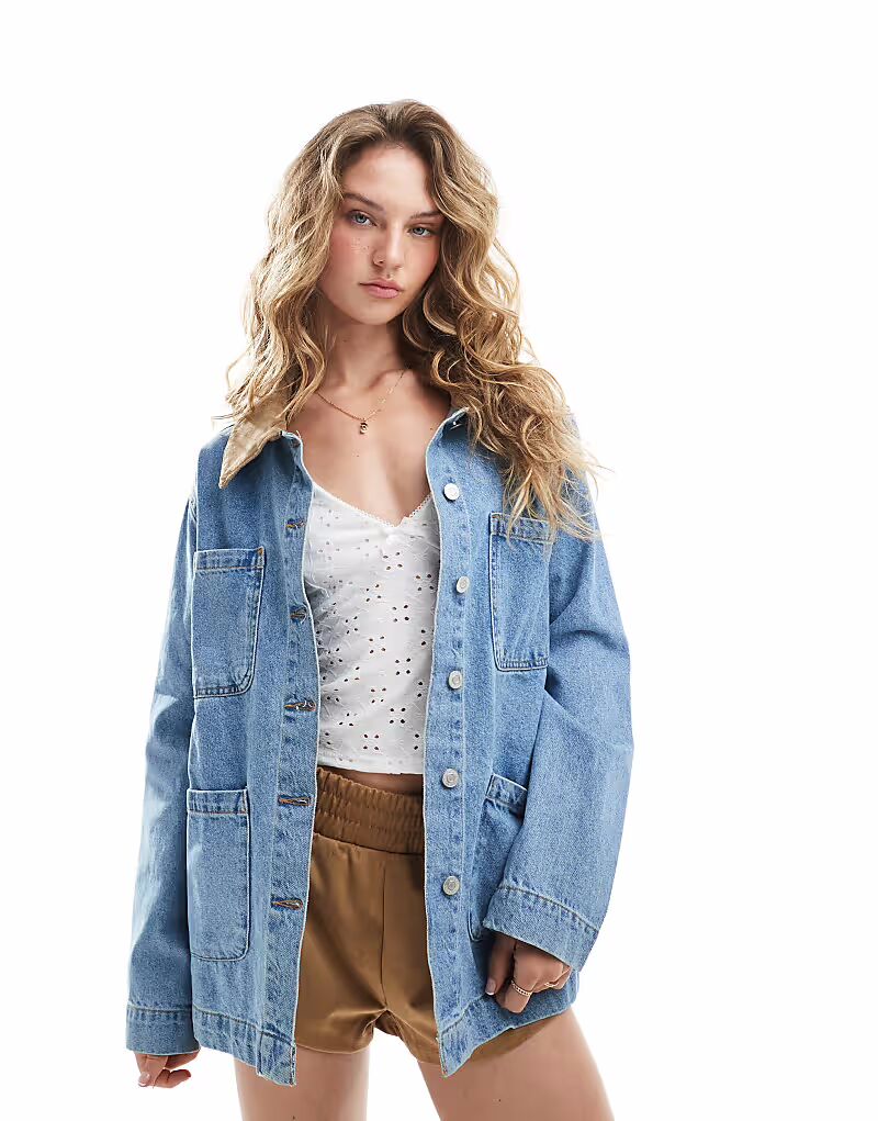 

Джинсовая куртка ASOS DESIGN с контрастным воротником в цвете «полусветло-голубой»