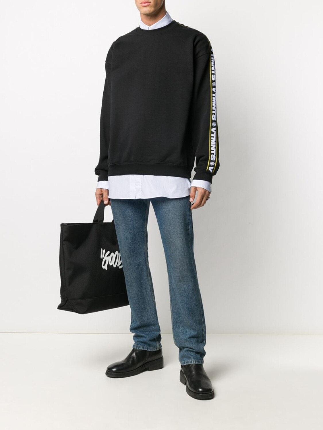 VETEMENTS толстовка с логотипом на рукаве, черный — фото 3