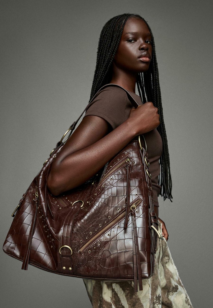 

Сумка-шоппер Bershka STUDDED EFFECT, Dark Brown