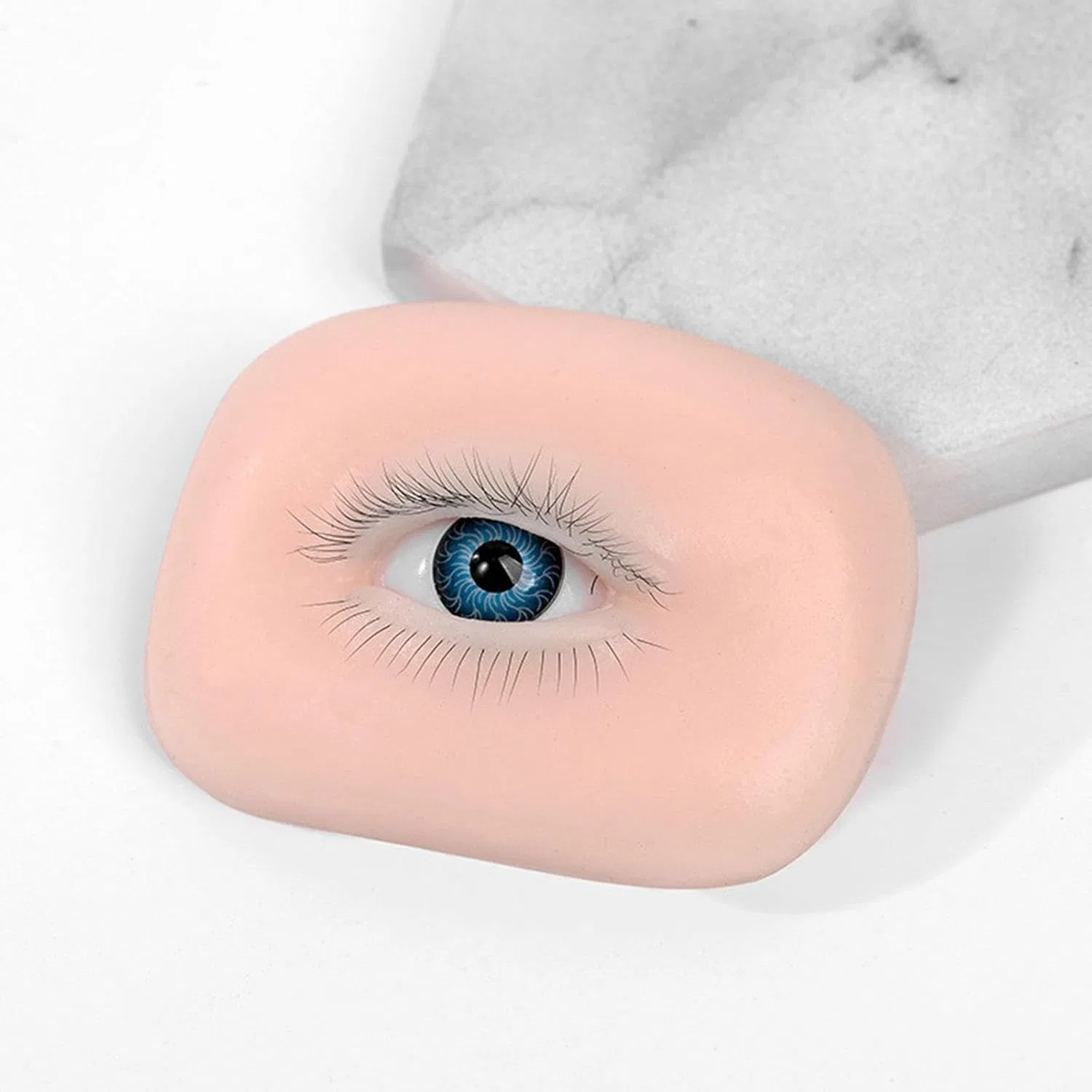 Тренировочное лицо для макияжа MotiveTech силиконовое, правый глаз — фото 3
