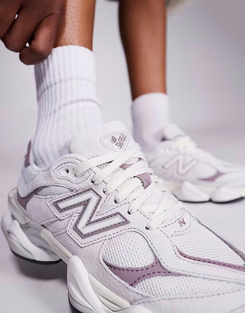 Кроссовки New Balance 9060 серого и фиолетового цвета — фото 3