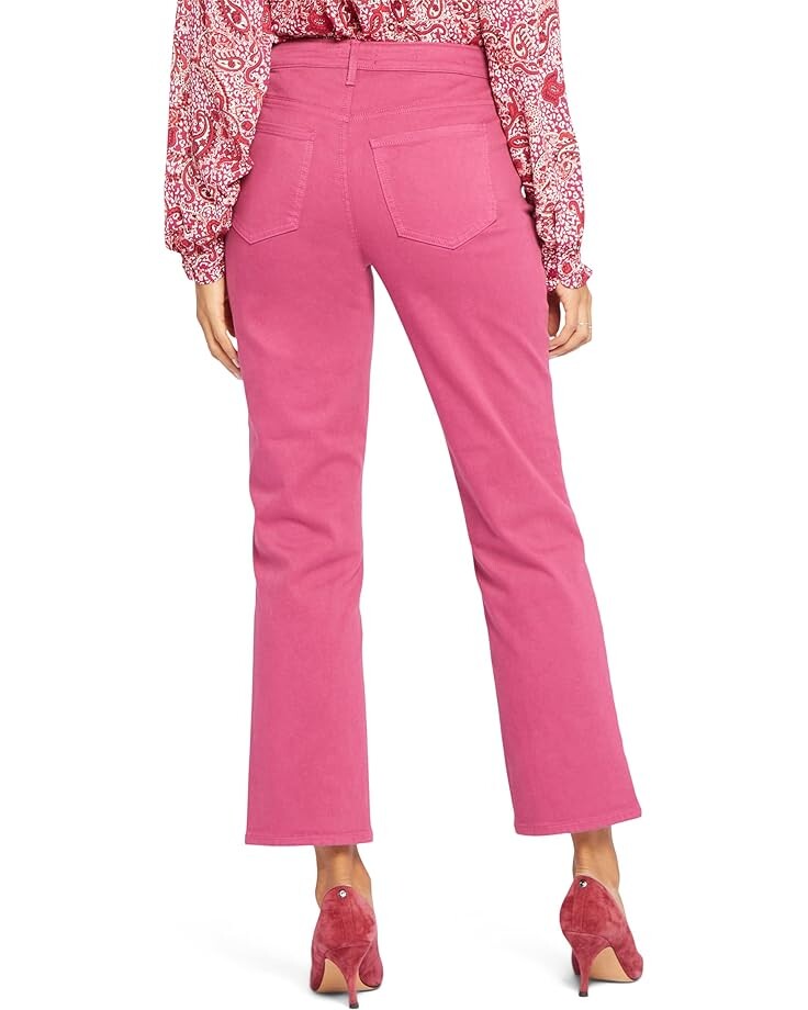 

Джинсы NYDJ Relaxed Straight Ankle Square Pockets in Turning Pink, цвет Turning Pink
