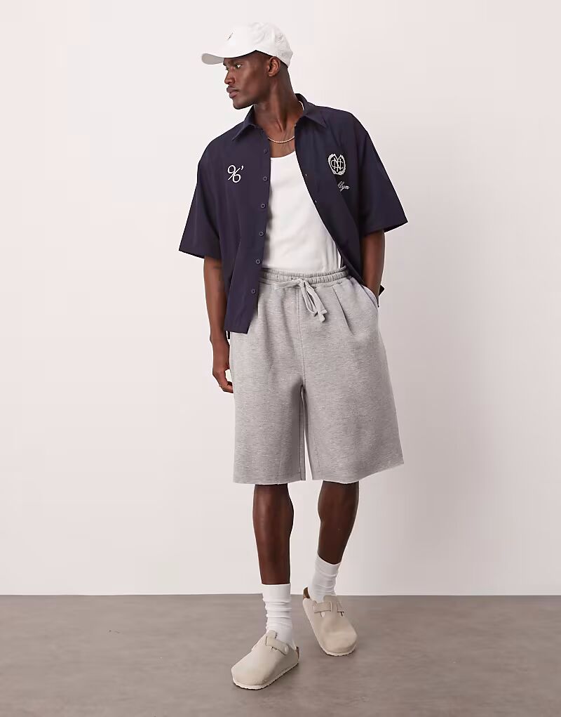 

Баскетбольные шорты свободного кроя со складками ASOS DESIGN серого меланжевого цвета