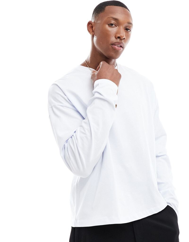 

Белая укороченная футболка свободного кроя с длинными рукавами ASOS DESIGN