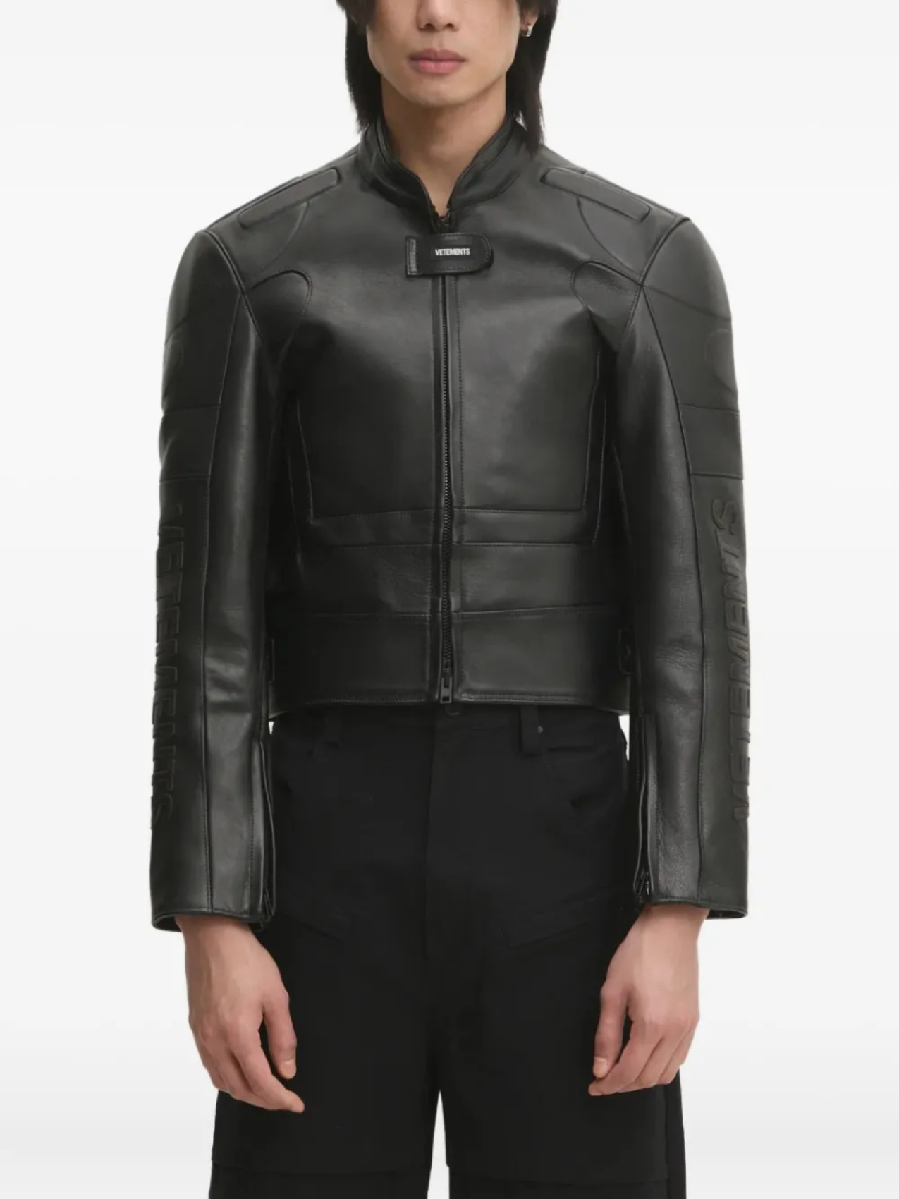 

Кожаная куртка с тисненым логотипом VETEMENTS, черный