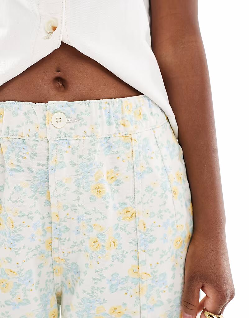 

Брюки-бочонки ASOS DESIGN с выбеленным цветочным принтом