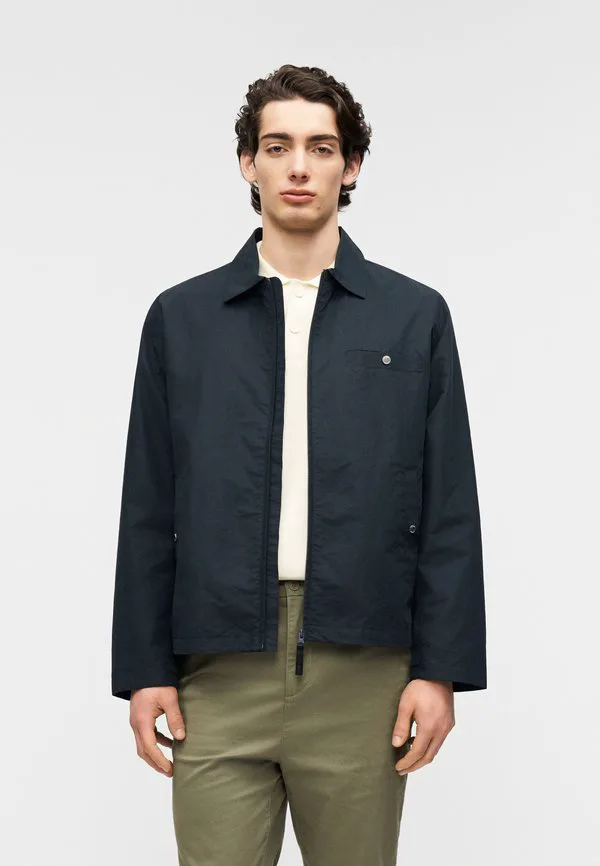 Куртка Lacoste межсезонная, однотонная, черный
