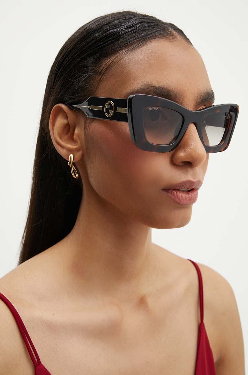 

Солнцезащитные очки Gucci, черный