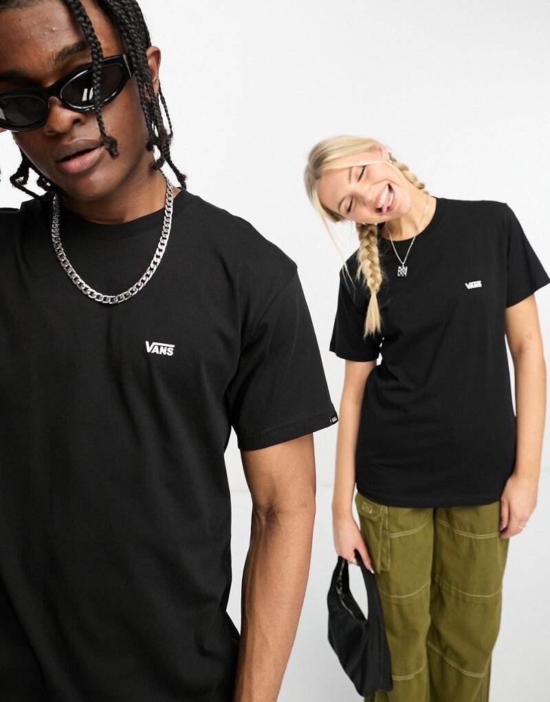 

Vans – Левая грудь – Черная футболка с логотипом на левой груди