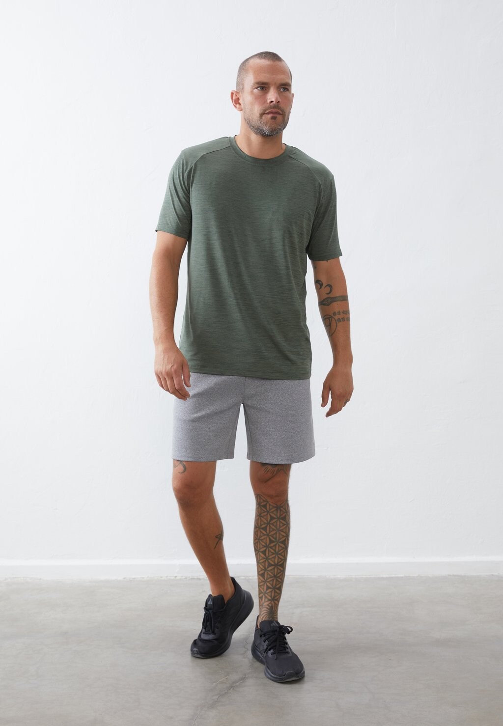 

Базовая футболка Pier One Sport, цвет Mottled Dark Green