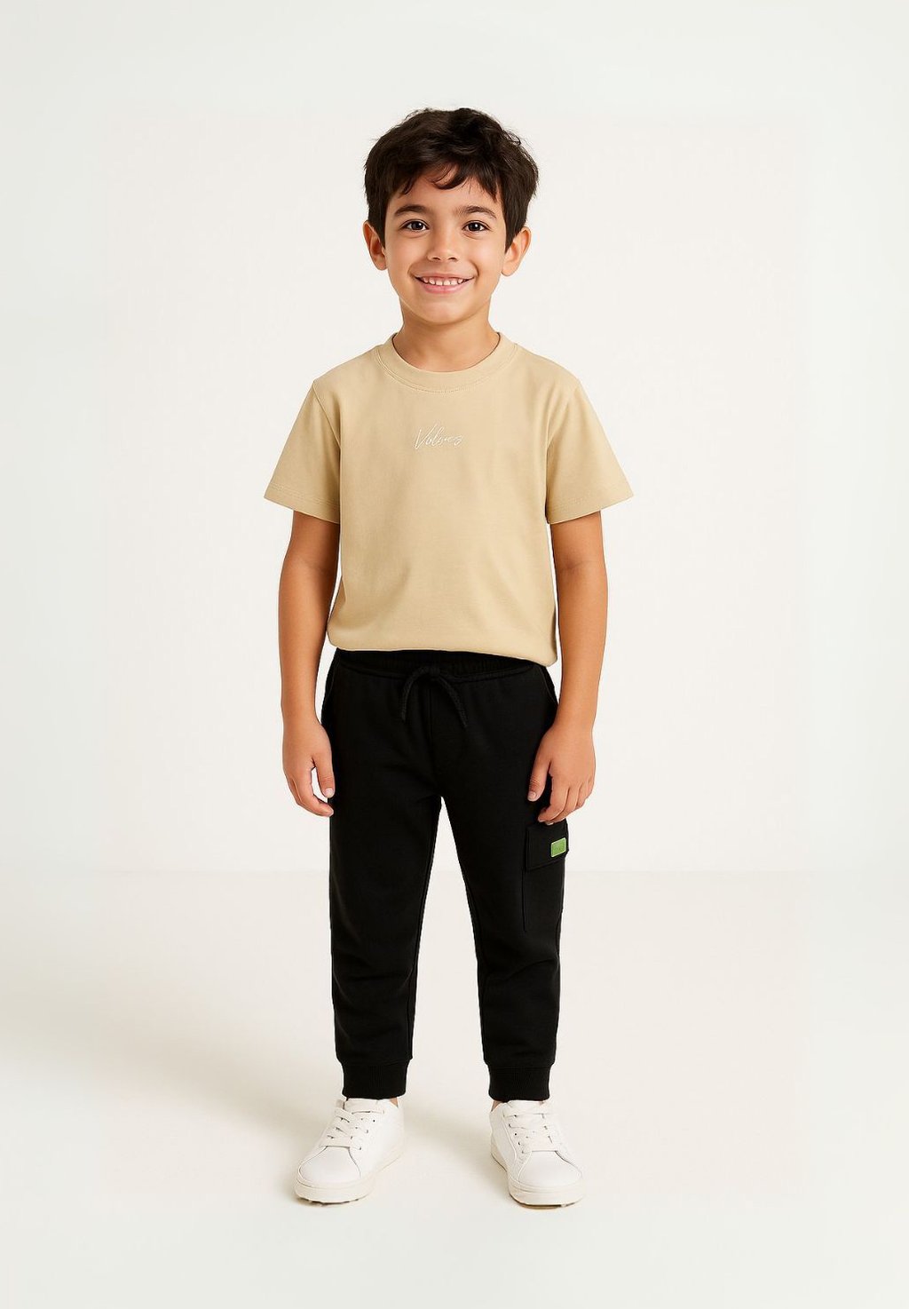 

Базовая футболка SHORT SLEEVE AND JOGGERS SET MINOTI, черный