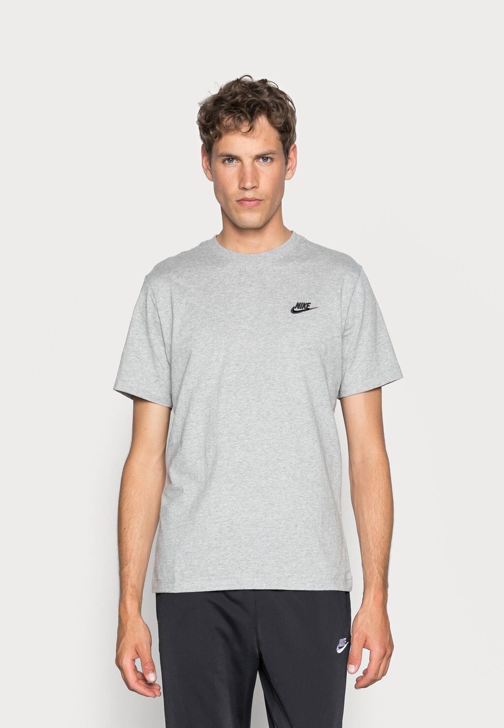 

Базовая футболка Club Tee Nike, цвет dark grey heather/black