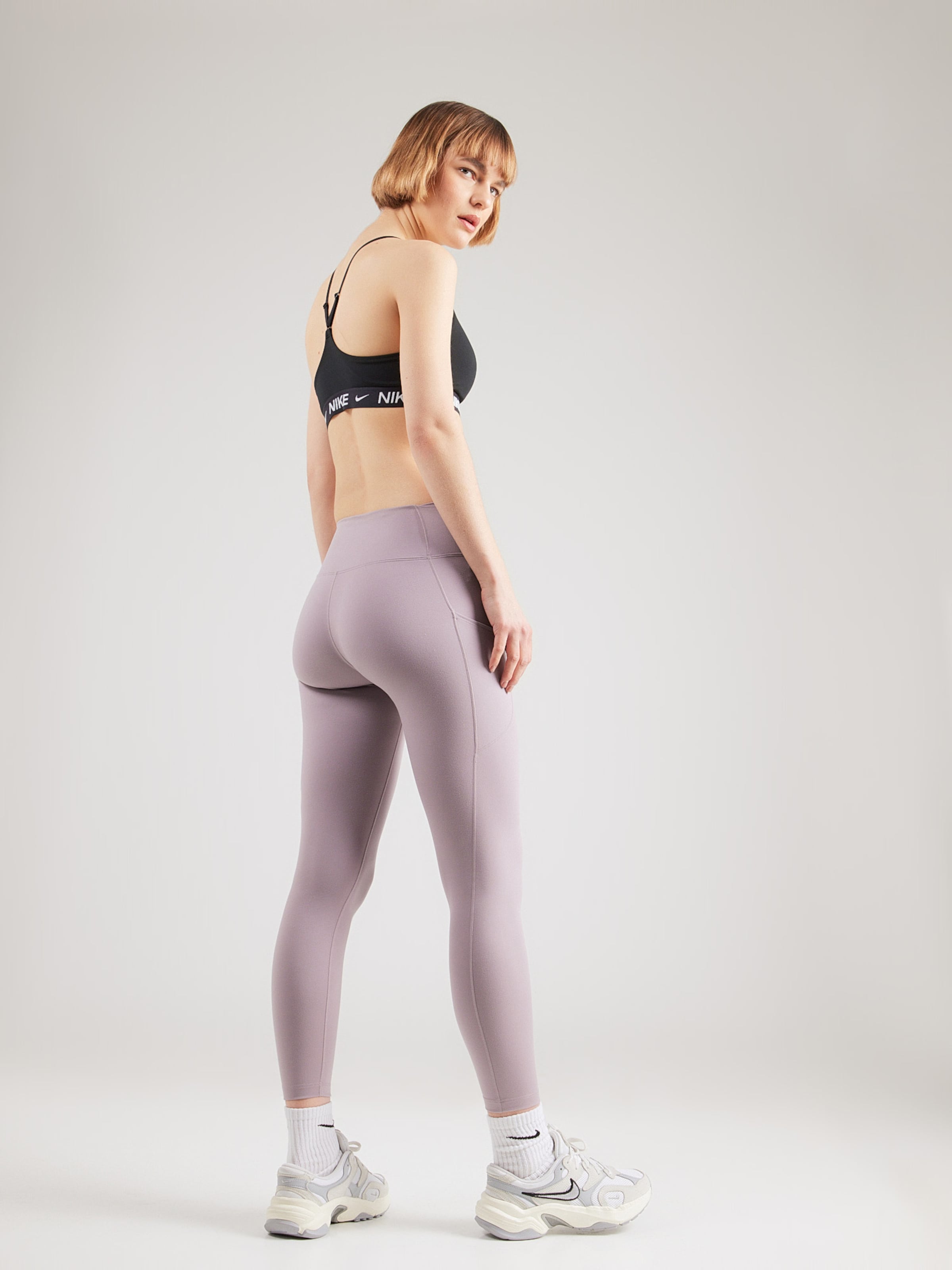 NIKE Узкие спортивные брюки 'ONE' в цвете Lilac — фото 4