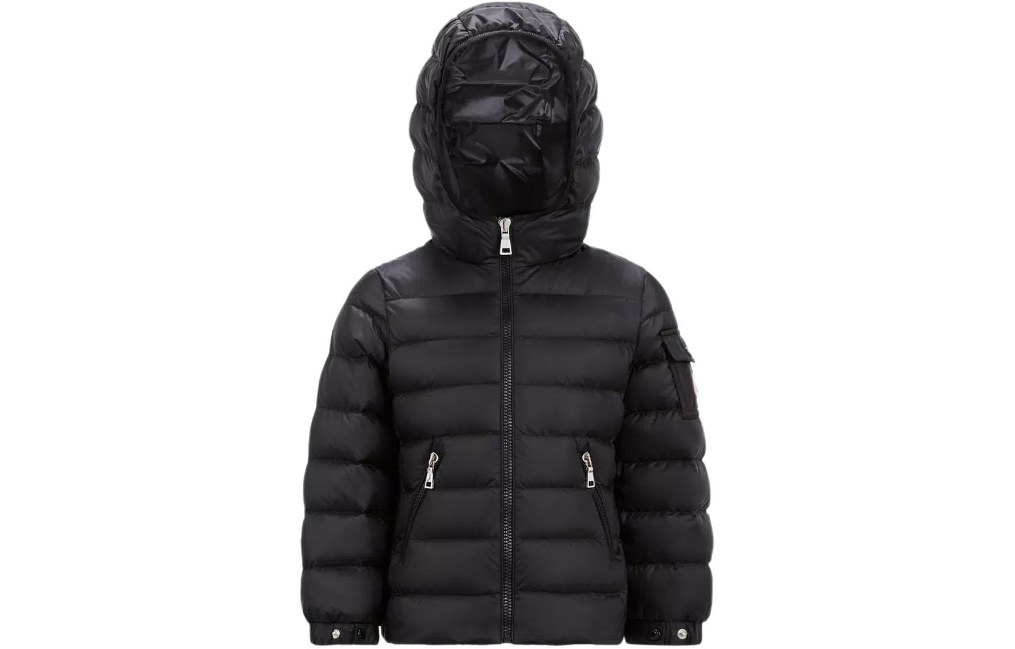 

Детская куртка Moncler с капюшоном и утеплителем пух черный