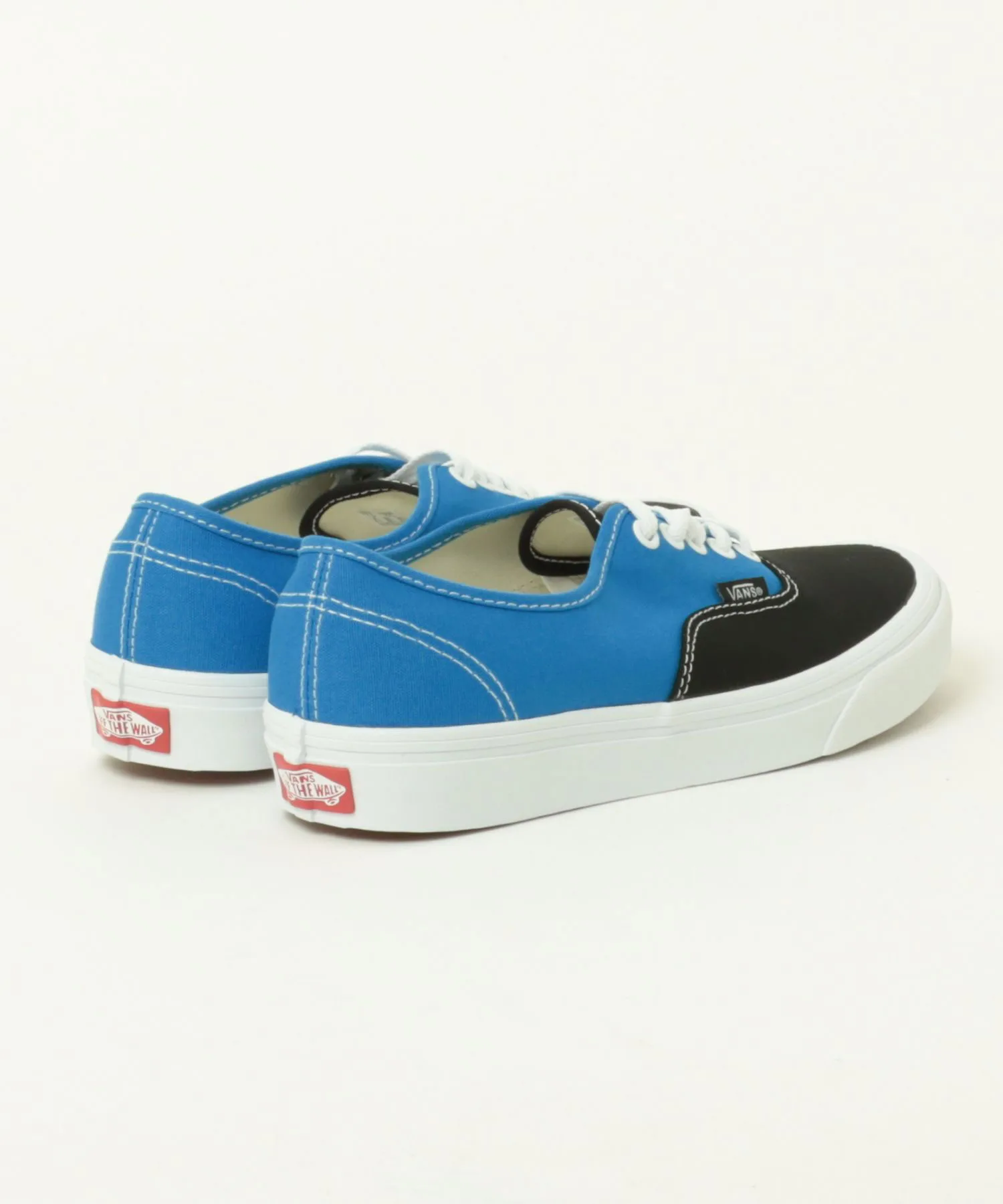 Мужские кроссовки из искусственной кожи VANS AUTHENTIC VN000D7YY61 черные — фото 2