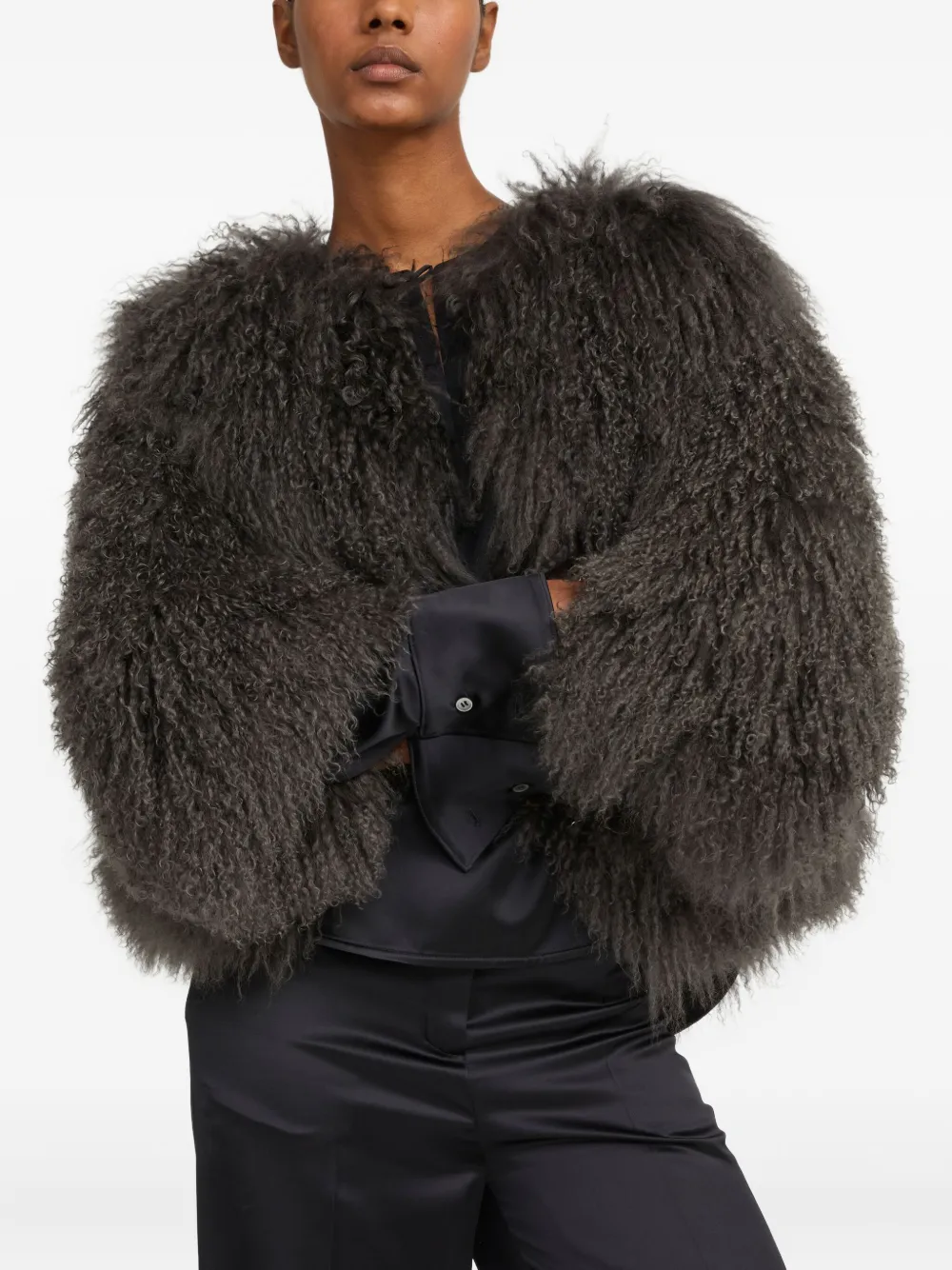 

Короткая куртка из овчины YVES SALOMON, серый