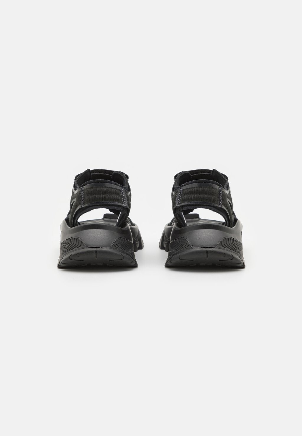 Трекинговые сандалии ASMC HIKA adidas by Stella McCartney, цвет core black/utility black — фото 3