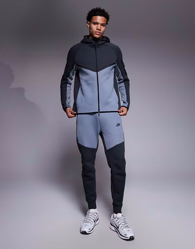 Толстовка с капюшоном Tech Fleece на молнии серого цвета Nike — фото 2
