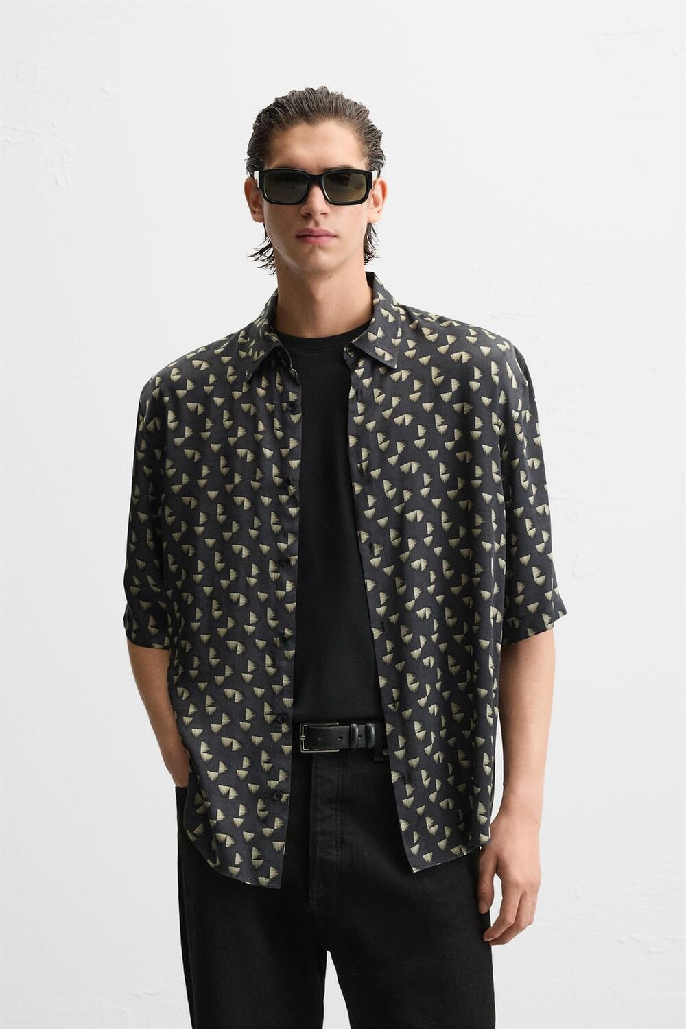 

Рубашка с геометрическим принтом ZARA, черный