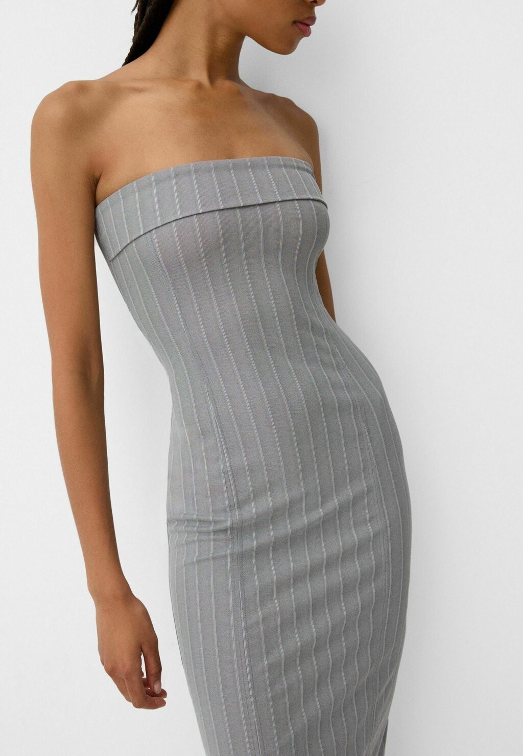 

Платье-футляр BANDEAU MIDI Bershka, цвет Mottled Grey