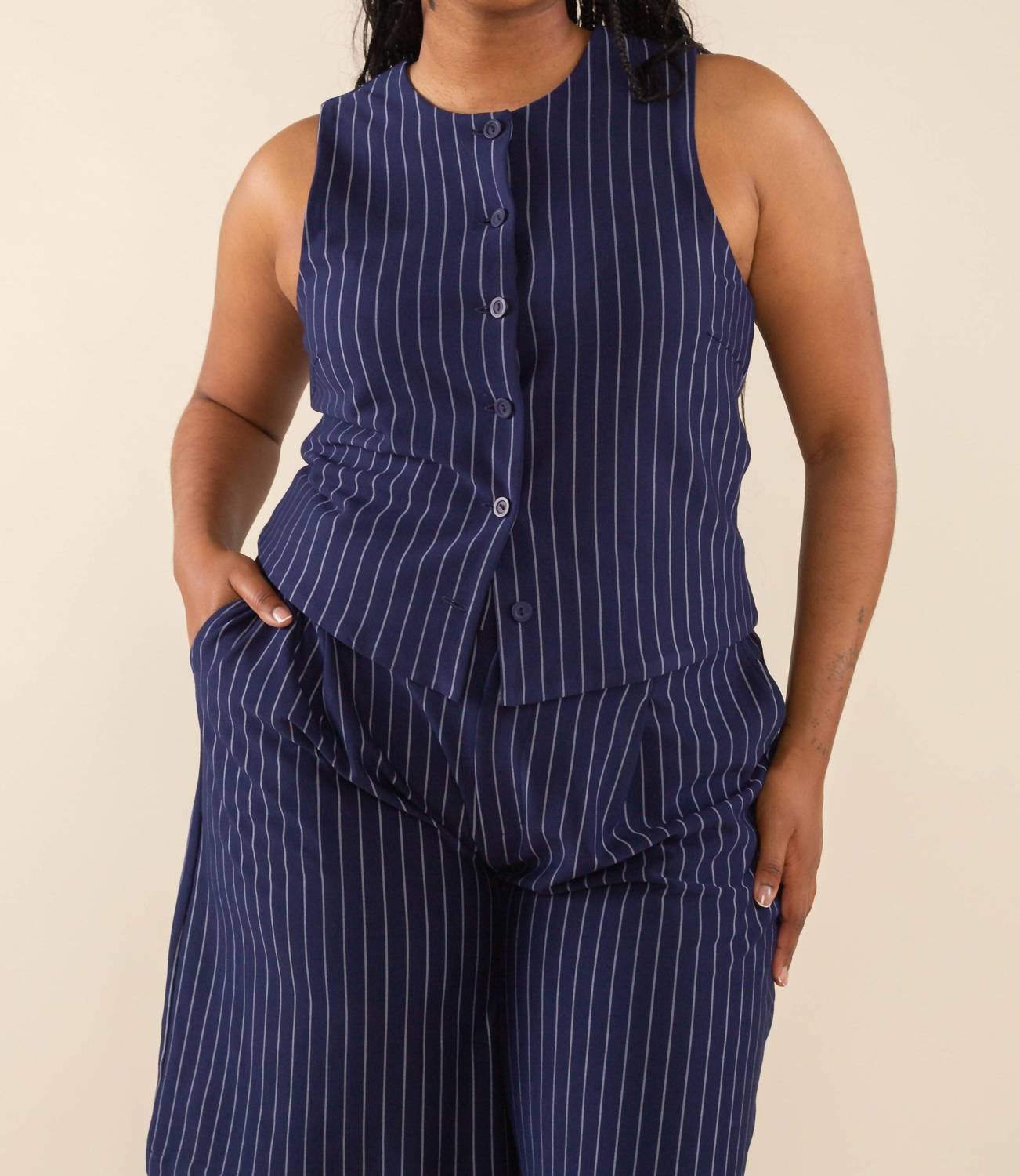 

Жилет Noah High Neck Pinstripe -Plus в цвете Navy/Iron nlt