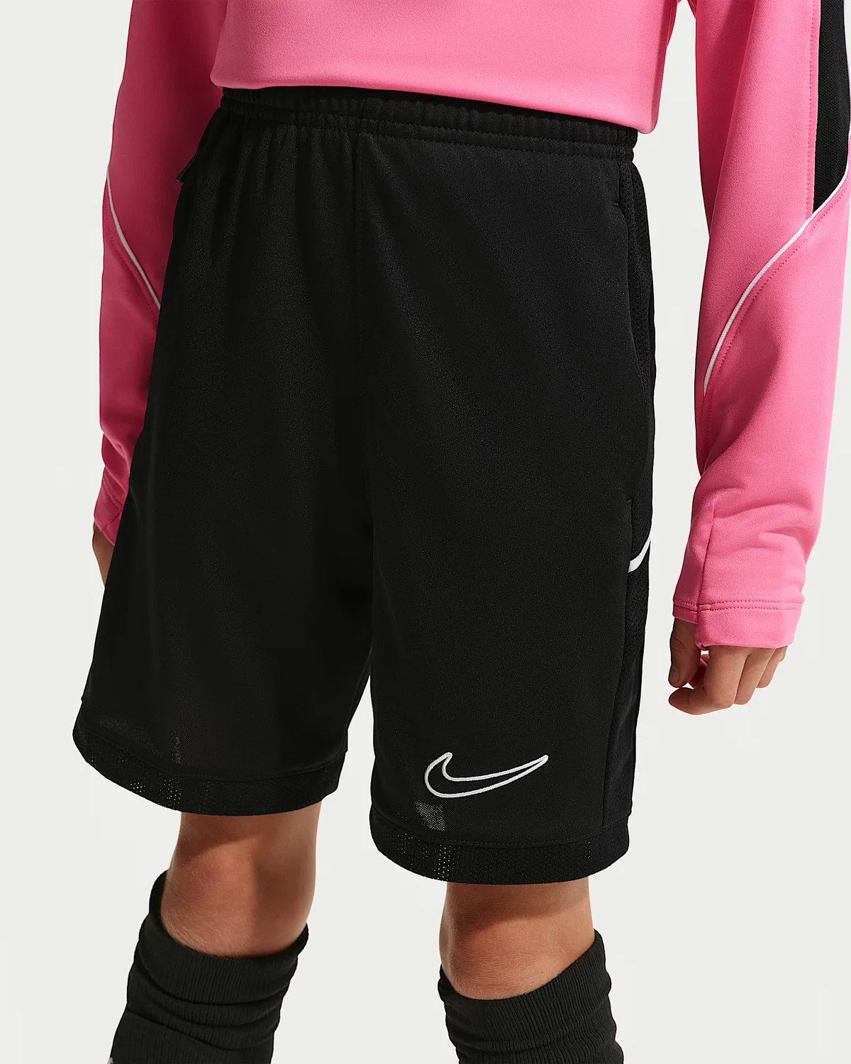 Детские футбольные шорты Nike Academy Dri-FIT, Black/Black/White — фото 2