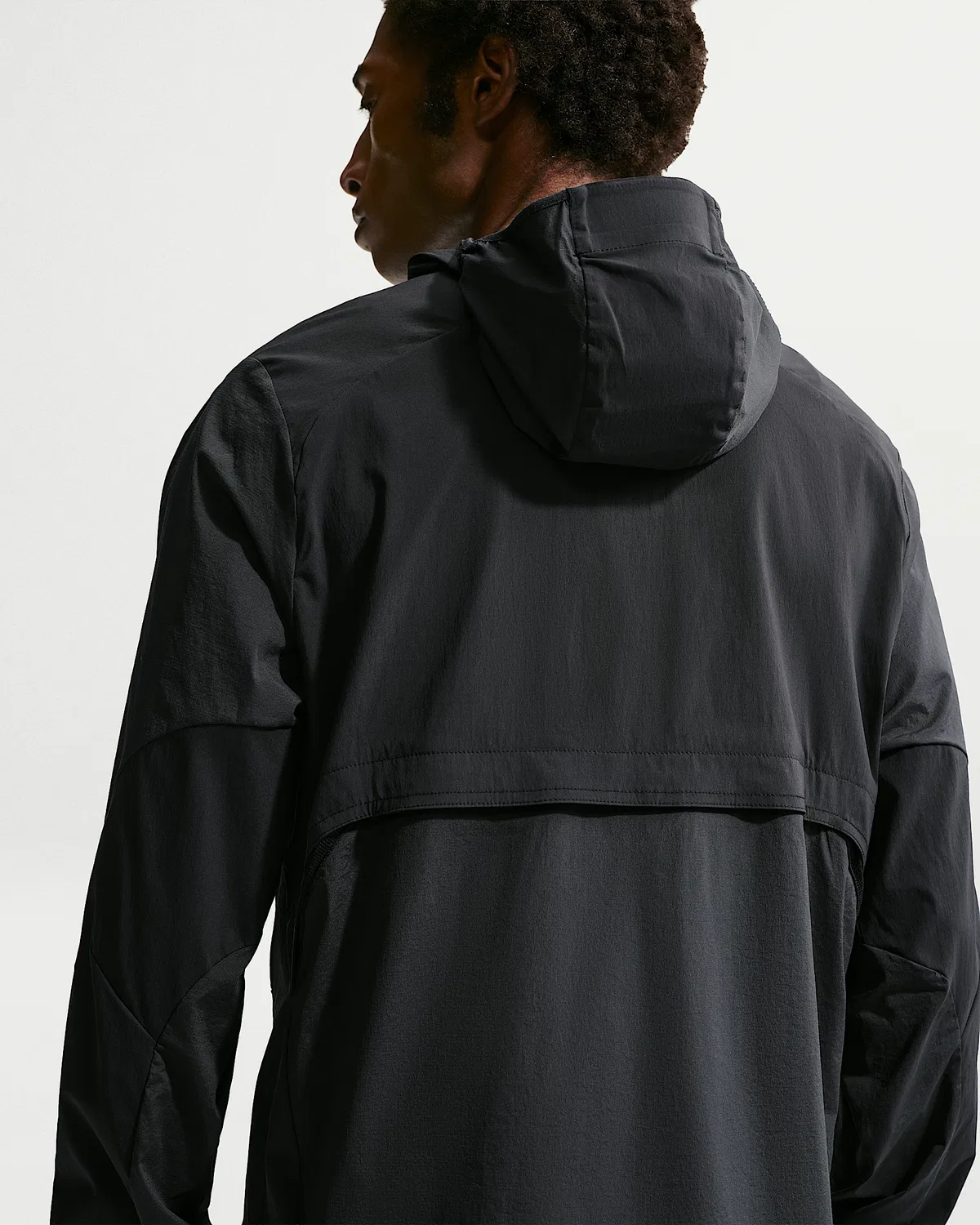 Мужская ветрозащитная куртка для бега Nike Stride Plus, Black/Off Noir/Black — фото 2