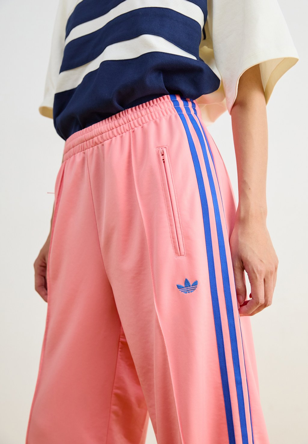

Спортивные брюки FIREBIRD LOOSE adidas Originals, розовый
