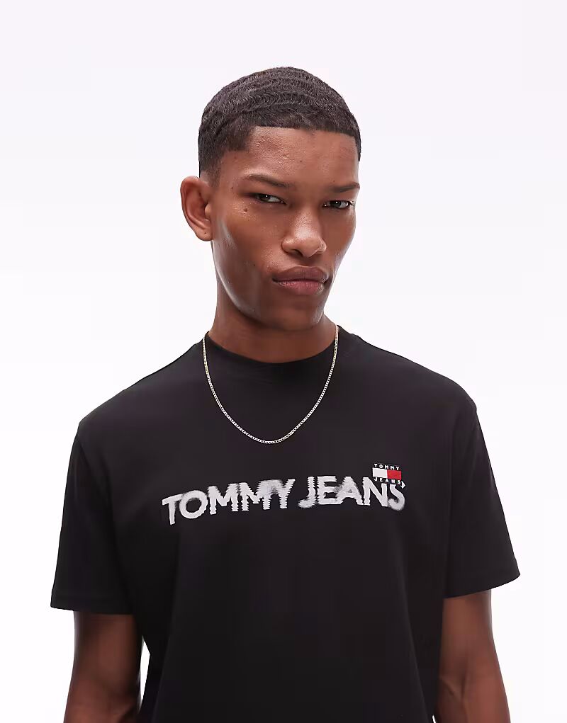 

Футболка Tommy Jeans с размытым логотипом черного цвета